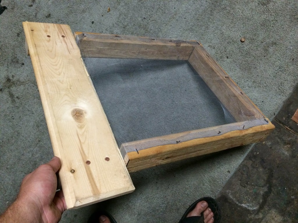 Hand Made Screened Bottom Board Eyesonhives